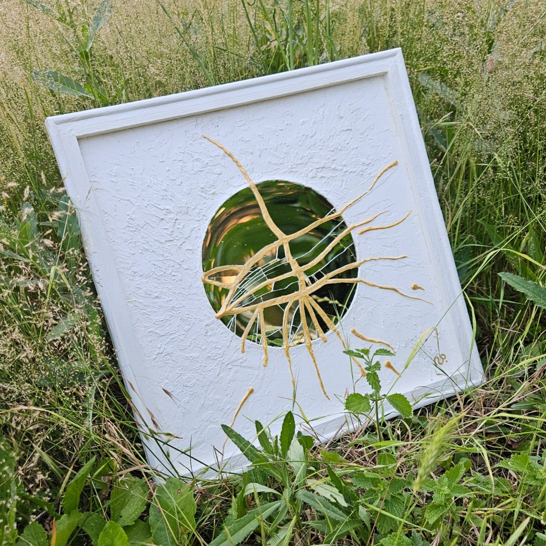 Kintsugi a zrcadlo I by Nikola Vyšínová Art